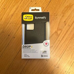 OtterBox Symmetry Case for Samsung Galaxy S22+ - Black